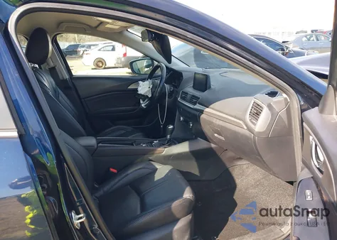 2018 Mazda Mazda3 Touring z USA, uszkodzony, nr VIN 3MZBN1L35JM249959